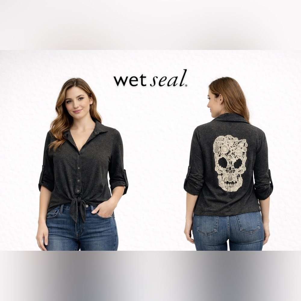 Collard button up front tie knit skull detail top